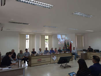 <p>400 Anos das Miss&otilde;es: prefeito e secret&aacute;ria participam de reuni&atilde;o da AMM</p>