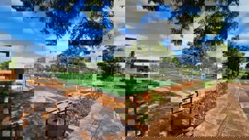 <p>Obra da quadra de futebol e vesti&aacute;rios do bairro Indubras chega &agrave; fase final</p>