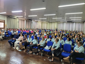 <p>Evento de retorno do ano letivo re&uacute;ne cerca de 900 profissionais da educa&ccedil;&atilde;o de Santo &Acirc;ngelo</p>