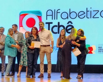 <p>Escola de Santo &Acirc;ngelo recebe premia&ccedil;&atilde;o do governador Eduardo Leite</p>