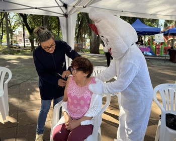 <p>Vacina&ccedil;&atilde;o contra a gripe: 245 doses s&atilde;o aplicadas em a&ccedil;&atilde;o no Brique da Pra&ccedil;a</p>