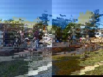 <p>Iniciada a constru&ccedil;&atilde;o do campo de futebol do Bairro Maria Ritter</p>