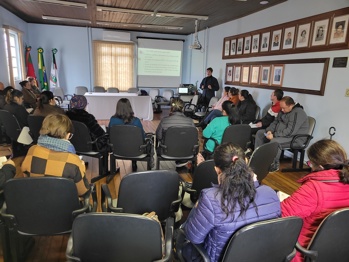 <p>Rede Municipal inicia implementa&ccedil;&atilde;o do Programa Escola das Adolesc&ecirc;ncias</p>