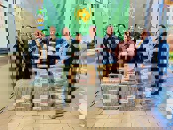 <p>Central Acolher e Casa de Passagem distribuem cobertores a pessoas em situa&ccedil;&atilde;o de rua com apoio da Alibem</p>