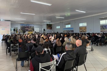 <p>Semana de Forma&ccedil;&atilde;o Continuada inicia com participa&ccedil;&atilde;o de cerca de 400 professores da rede municipal de ensino</p>