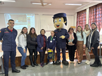 <p>Projeto &ldquo;Crescer com M&eacute;rito&rdquo; incentiva bom desempenho de estudantes da rede p&uacute;blica de ensino</p>