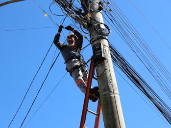 <p>SEMMADU realiza novo mutir&atilde;o de remo&ccedil;&atilde;o de cabos de telefonia&nbsp;</p>