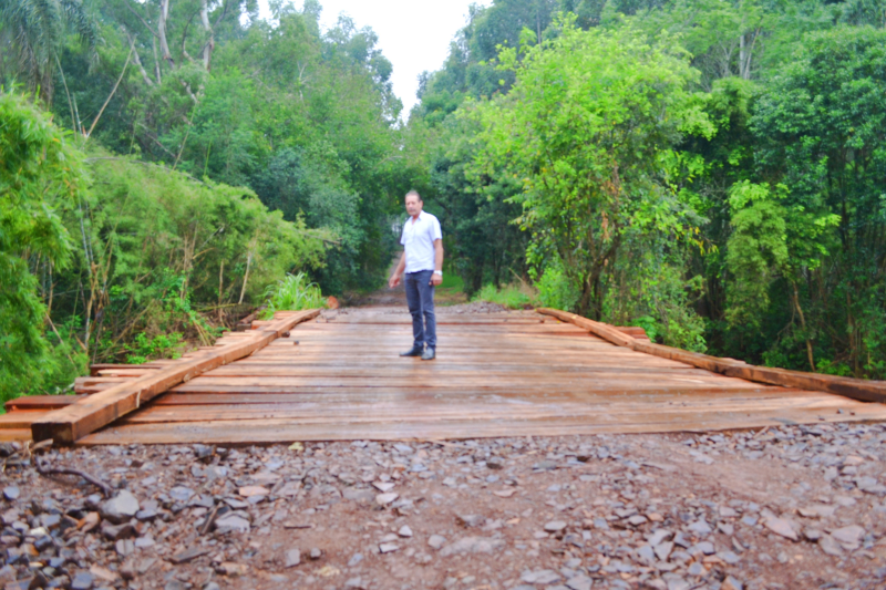 Prossegue as melhorias em estradas e pontes no interior