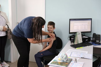 <p>Mais de 260 doses s&atilde;o aplicadas no Dia D de vacina&ccedil;&atilde;o para crian&ccedil;as e adolescentes</p>
