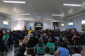 <p>10&ordf; Feira do Livro de Santo &Acirc;ngelo &eacute; aberta com teatro, m&uacute;sica e celebra&ccedil;&atilde;o &agrave; cultura missioneira</p>