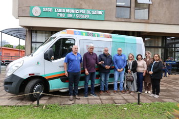 <p>Secretaria de Sa&uacute;de recebe van destinada ao transporte de pacientes</p>