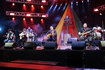 <p>16&ordm; Canto Missioneiro da M&uacute;sica Nativa abre programa&ccedil;&atilde;o com valoriza&ccedil;&atilde;o da cultura regional</p>