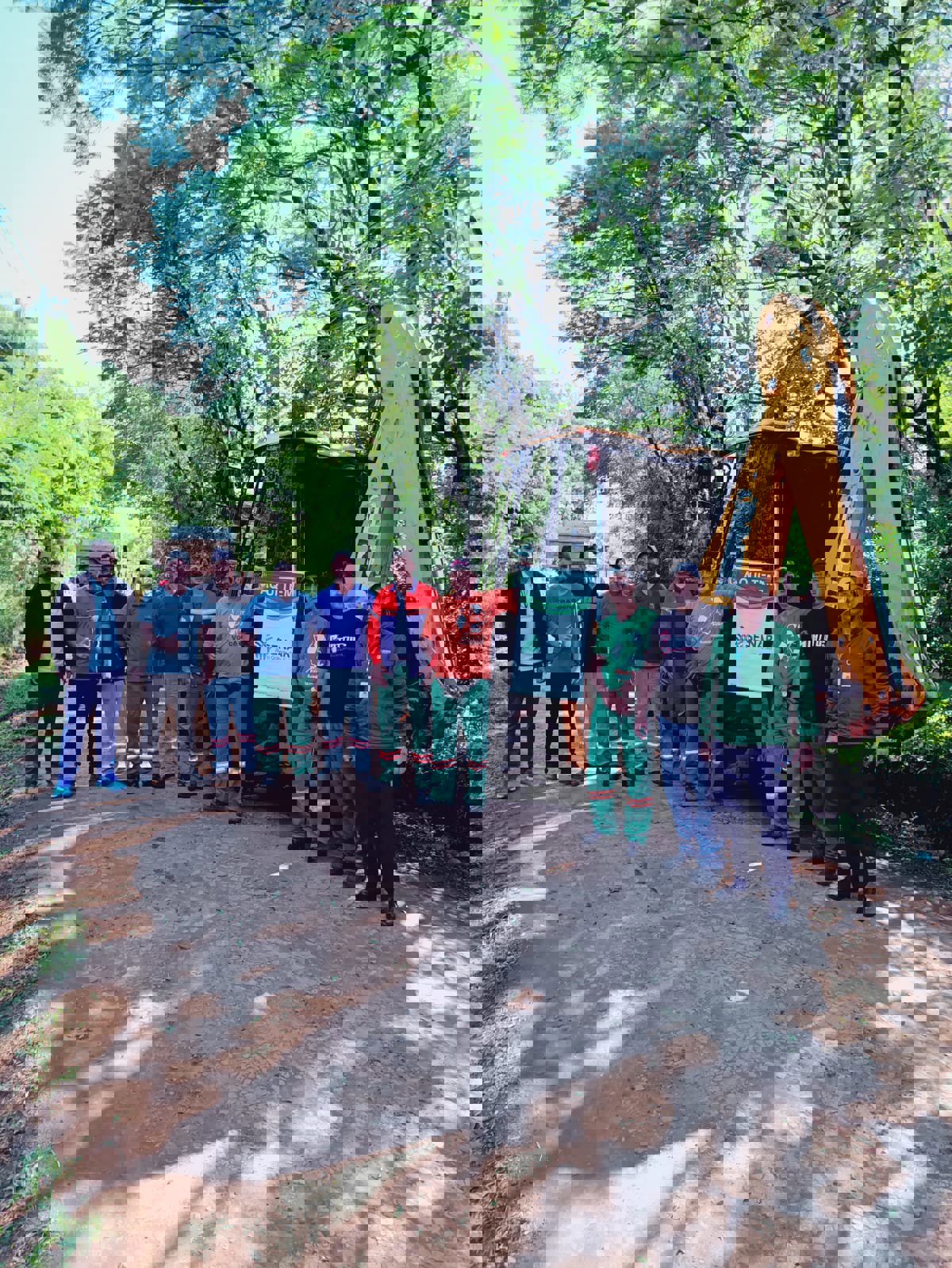 <p>Servidores participam de capacita&ccedil;&atilde;o em opera&ccedil;&atilde;o de retroescavadeira</p>