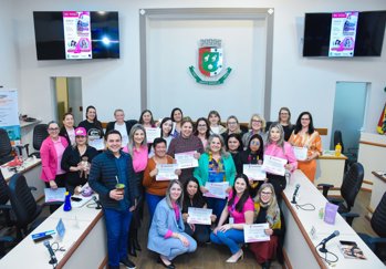 <p>1&ordm; Empreendedorismo Rosa valoriza mulheres empreendedoras de Santo &Acirc;ngelo e regi&atilde;o</p>