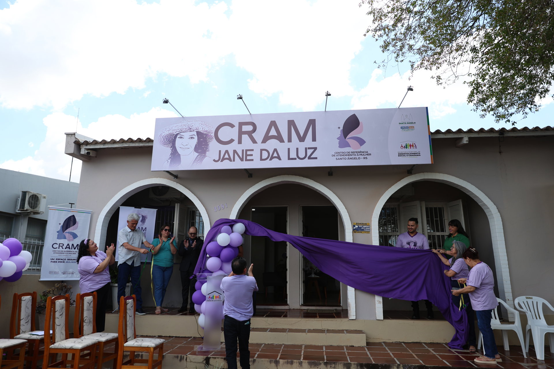 <p>CRAM Jane da Luz: Administra&ccedil;&atilde;o Municipal inaugura placa que homenageia santo-angelense v&iacute;tima de feminic&iacute;dio</p>