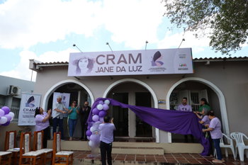 <p>CRAM Jane da Luz: Administração Municipal inaugura placa que homenageia santo-angelense vítima de feminicídio</p>