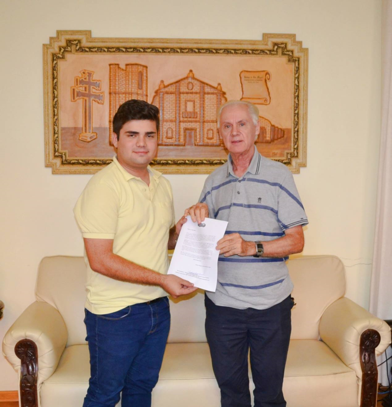 Andres recebe representante da ONG Amigos Solidários