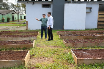 <span style="font-size: 10pt;">Administra&ccedil;&atilde;o Municipal&nbsp;acompanha implanta&ccedil;&atilde;o da 1&ordf; Hortifeira durante a 12&ordf; FEAAGRI Miss&otilde;es</span>