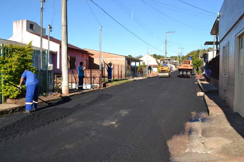 Seguem as obras de pavimentação asfáltica