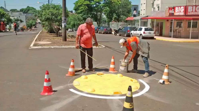 Prefeitura trabalha na revitalização da sinalização de trânsito