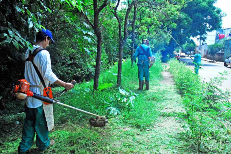 Meio Ambiente trabalha no desassoreamento do Arroio Tchungum