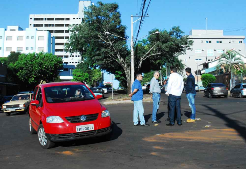 Queiroz acompanha estudo para instalação de rótula
