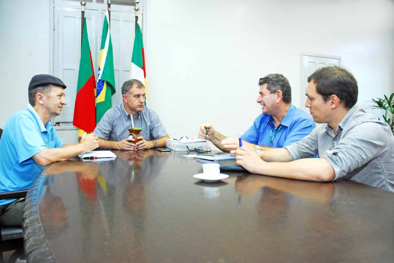 Prefeito trata de energias alternativas com representante da SDR