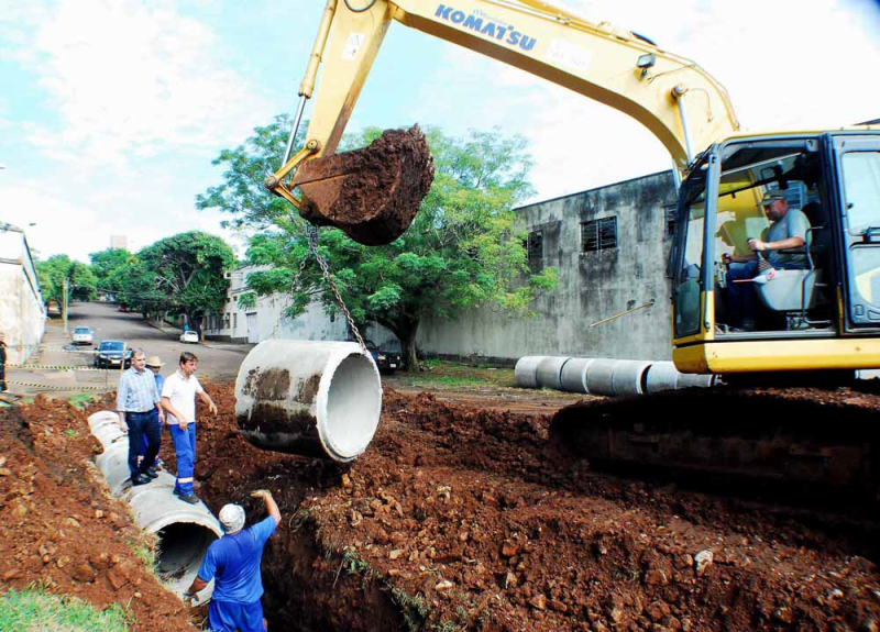 Obra vai resolver problemas de alagamento no centro