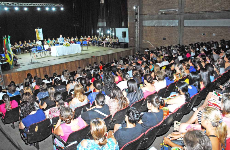 Magistério público municipal retorna às aulas segunda-feira
