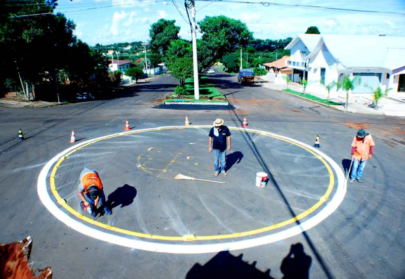 Rotatória na Avenida Venâncio Aires está em execução