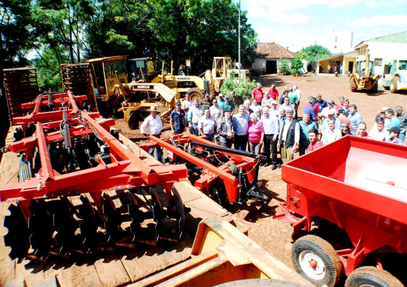 Associações de produtores de Santo Ângelo recebem equipamentos