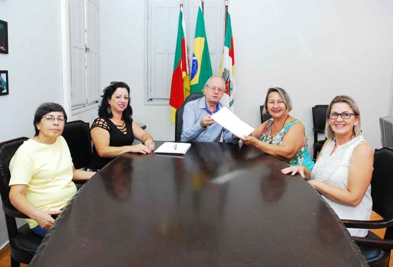 Ativistas pedem programa de castração para animais domésticos