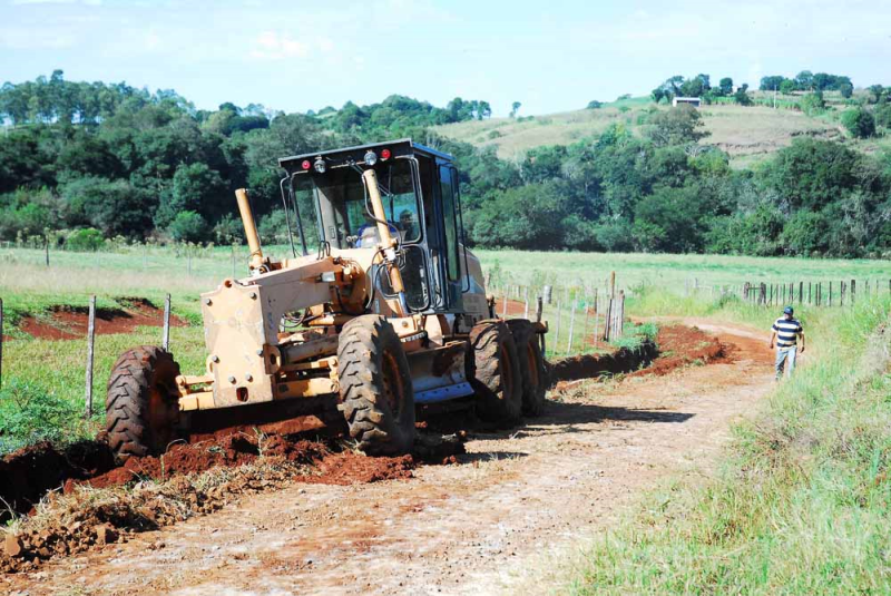 Secretaria de Obras trabalha na recuperação de vias urbanas