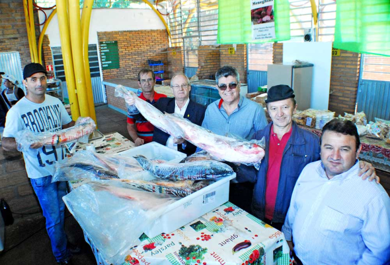 Feira coloca à venda 10 toneladas de peixe