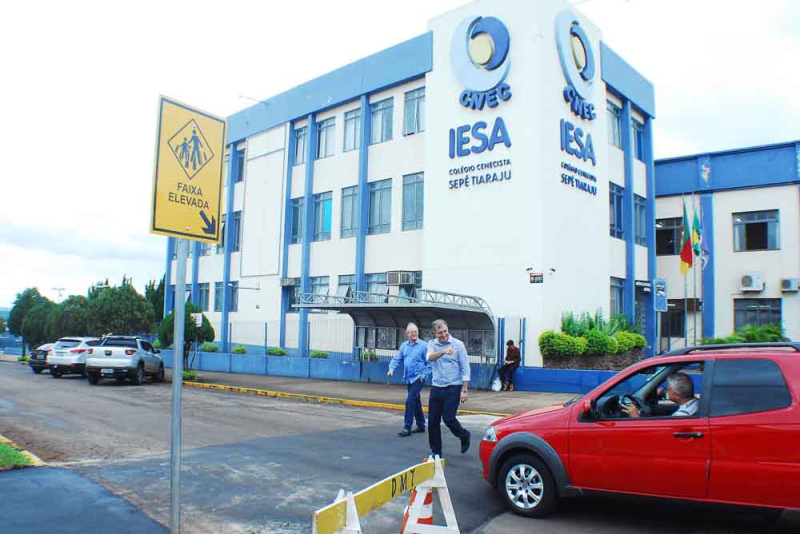 Instalação de faixas elevadas atende compromisso de Governo