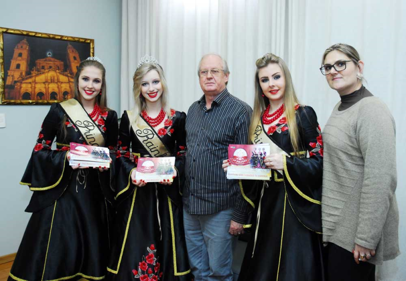 Executivo recebe soberanas da 14ª Polfest