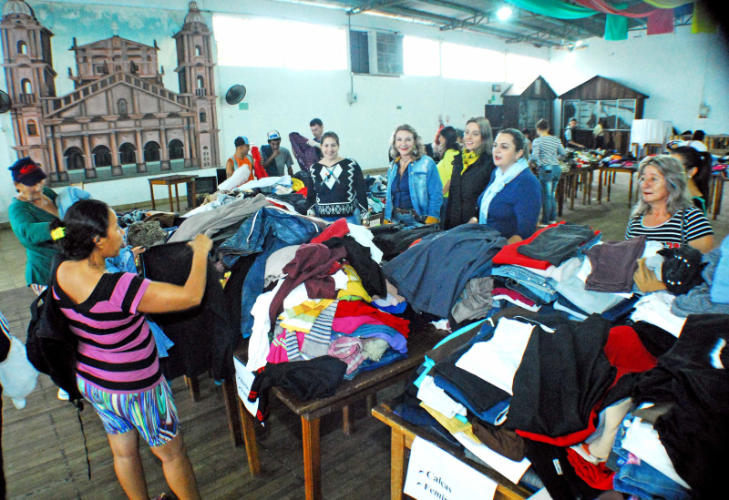 Milhares de agasalhos distribuídos às famílias carentes