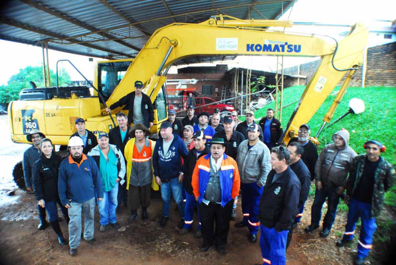 Operadores de máquinas pesadas recebem curso de capacitação