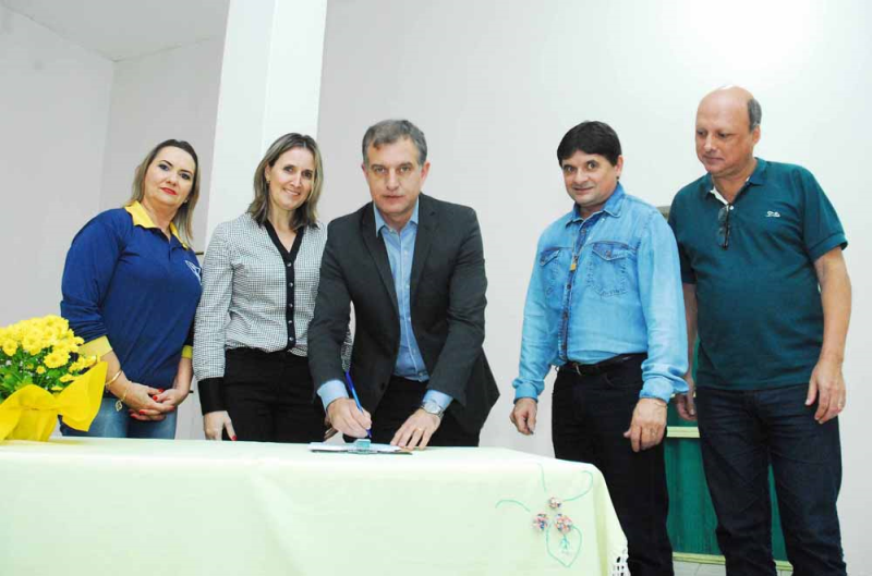 Governo Municipal e AABB renovam convênio que atende 110 crianças