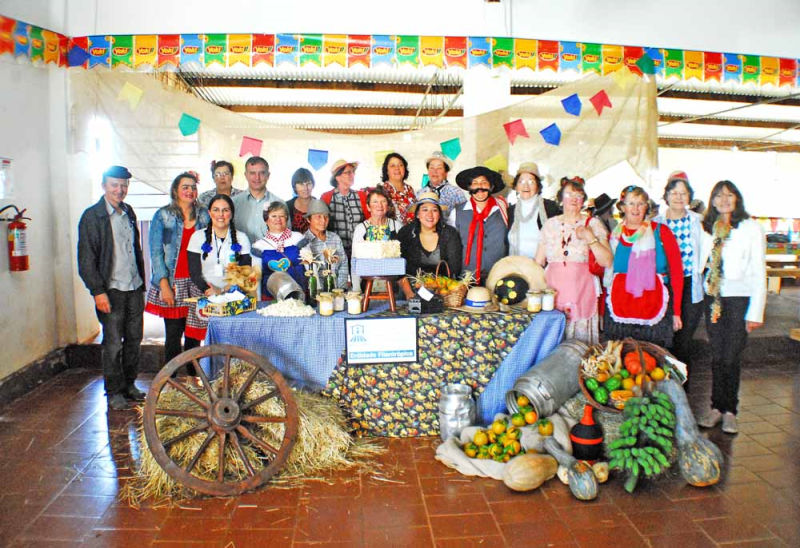 Clubes de mães realizam festa junina 