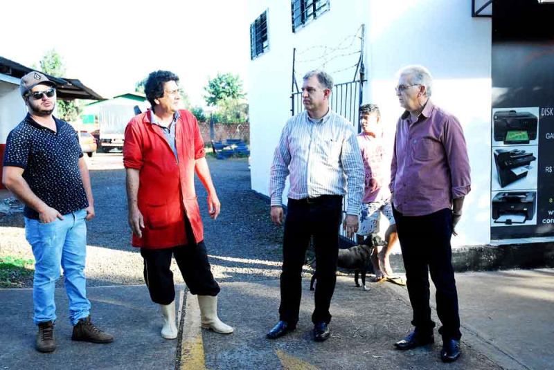 Prefeito e presidente da Câmara visitam o Bairro Pippi