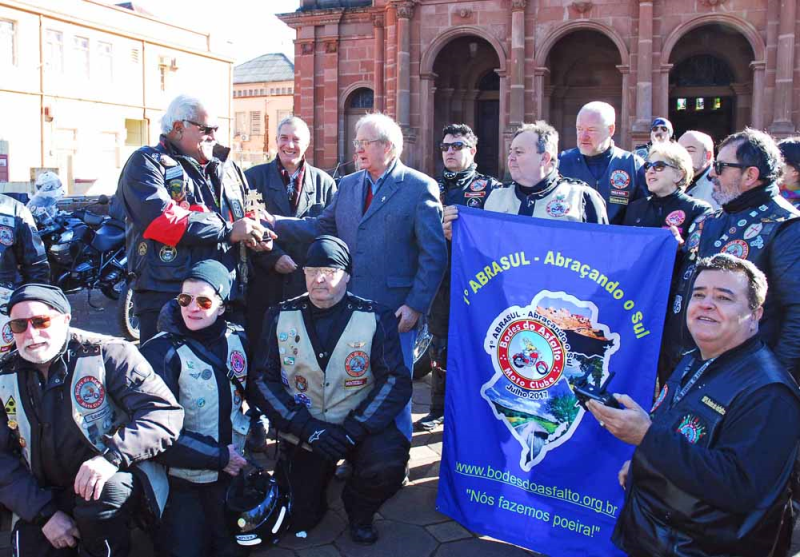 Maior grupo de motociclistas do País é recepcionado em Santo Ângelo