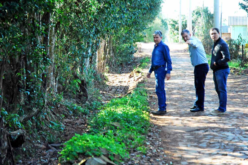 Prefeito ouve pleitos do Bairro Haller