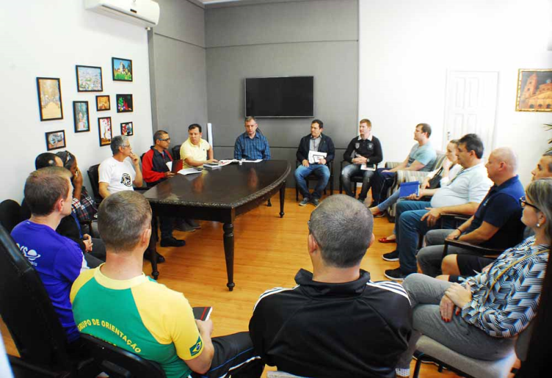 Governo e desportistas debatem reestruturação do CME