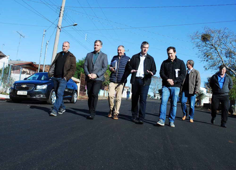 Prefeitura nos Bairro atende demandas de cinco bairros