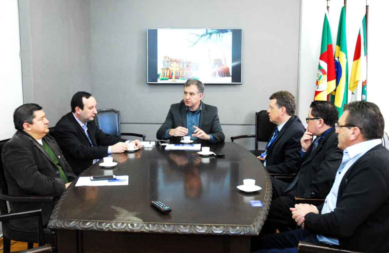 Município abre diálogo com a Caixa para programas de moradia popular