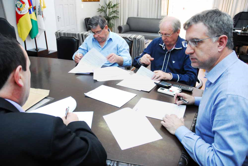 Governo Municipal e Caixa firmam convênio de mais de R$ 1 milhão