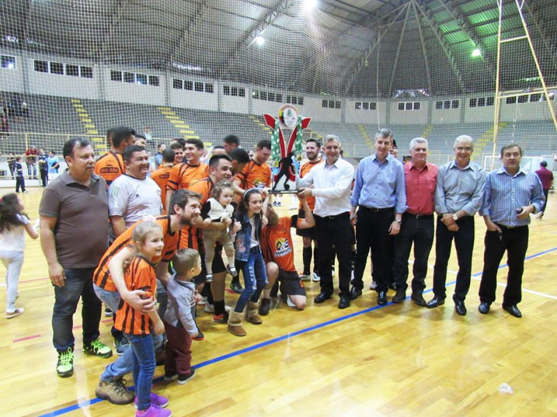 Barbearia Dom João é a campeã da Primeira Divisão do Futsal