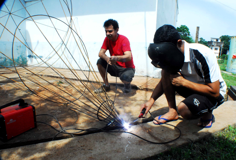 Ornamentação do Natal Cidade dos Anjos tem a participação da comunidade