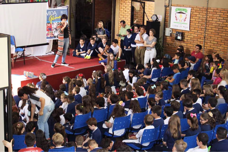 Mais de cinco mil pessoas passaram pela Feira do Livro